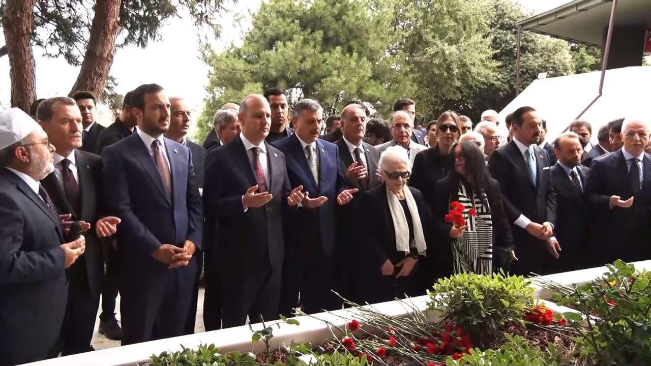 Bakan Çiftçi İhlas Holding’i ziyaret etti