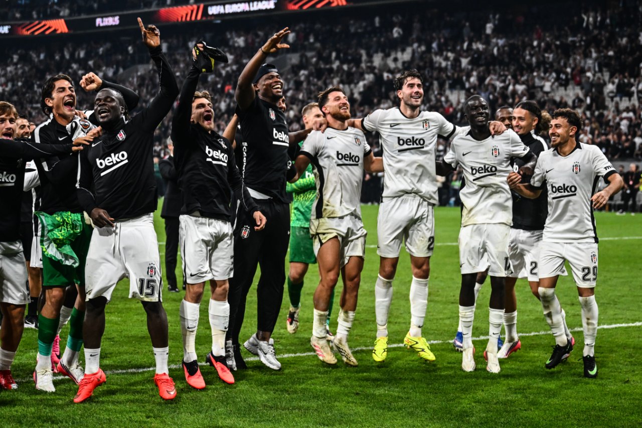 Beşiktaşlı futbolcular, Marsilya maçı sonrası büyük sevinç yaşadı.