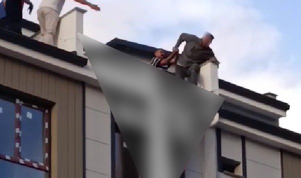 Çatıya çıkan genç için seferber oldular! Belediye başkanından hayat kurtaran müdahale