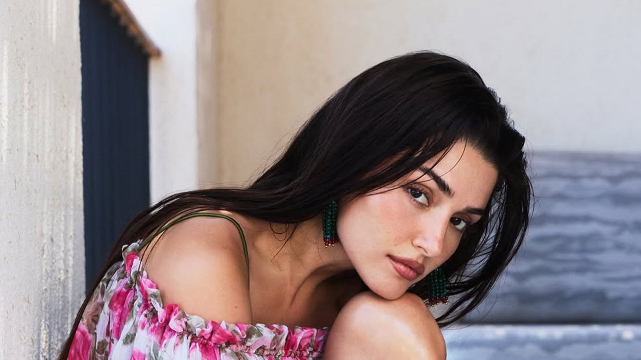 Hande Erçel’den bambaşka bir görünüm! Saçlarını sapsarı yaptı