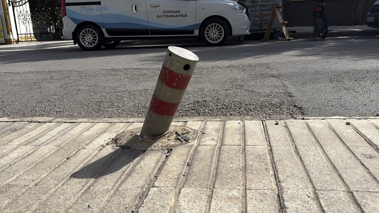 Hayat kurtaran demir duba! Otomobilin altında kalmaktan son anda kurtuldu