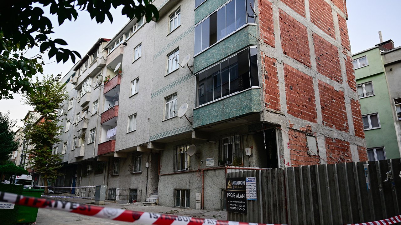 İstanbul'da yürekler ağza geldi! Duvarlarında çatlama ve ayrılmalar tespit edilen iki apartman boşaltıldı