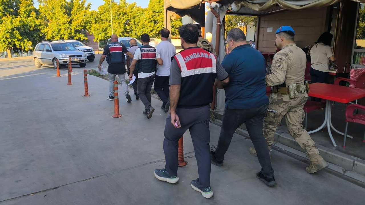 İzmir'de FETÖ operasyonu: 21 kişi yakalandı