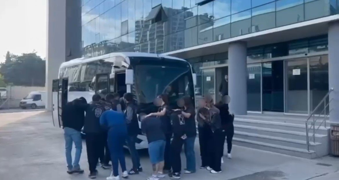 Kendilerini kadın olarak tanıtmışlar! Evlilik ve eskort ilanlarıyla vatandaşı dolandıran 10 kişi tutuklandı