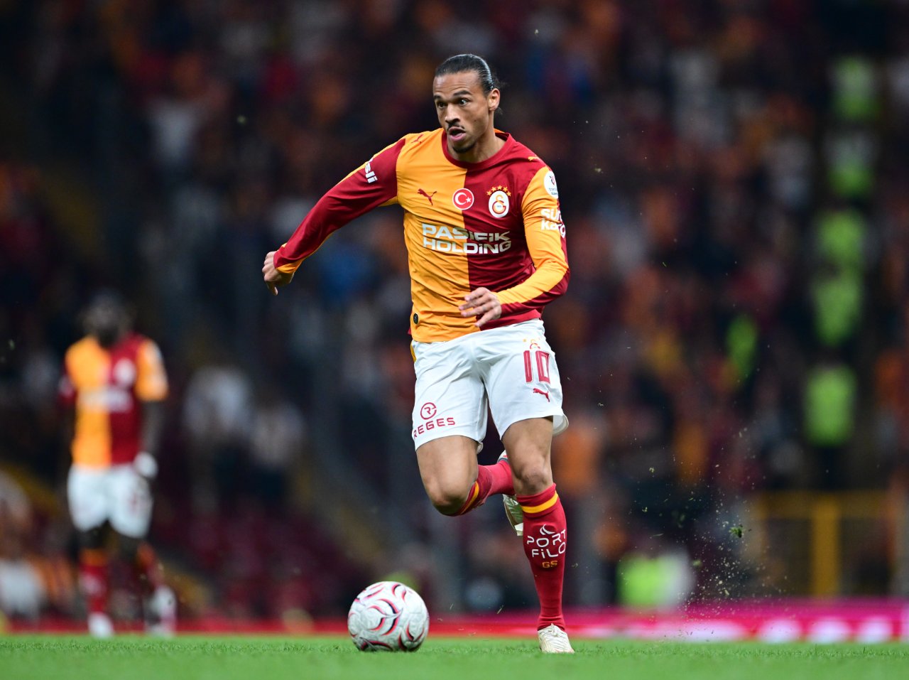 Leroy Sane, Galatasaray'da beklentileri karşılayamıypor.