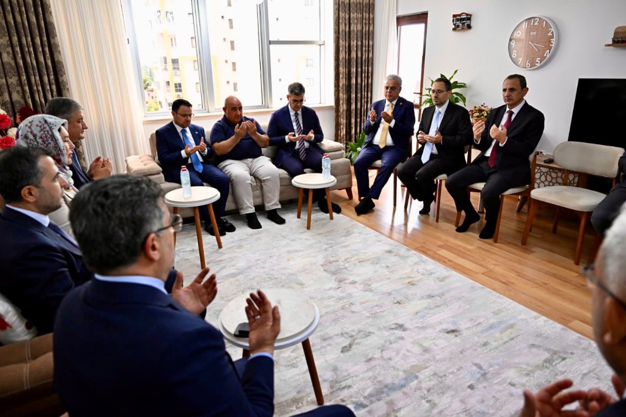 Adalet Bakanı Gürlek, şehit ailesini ziyaret etti