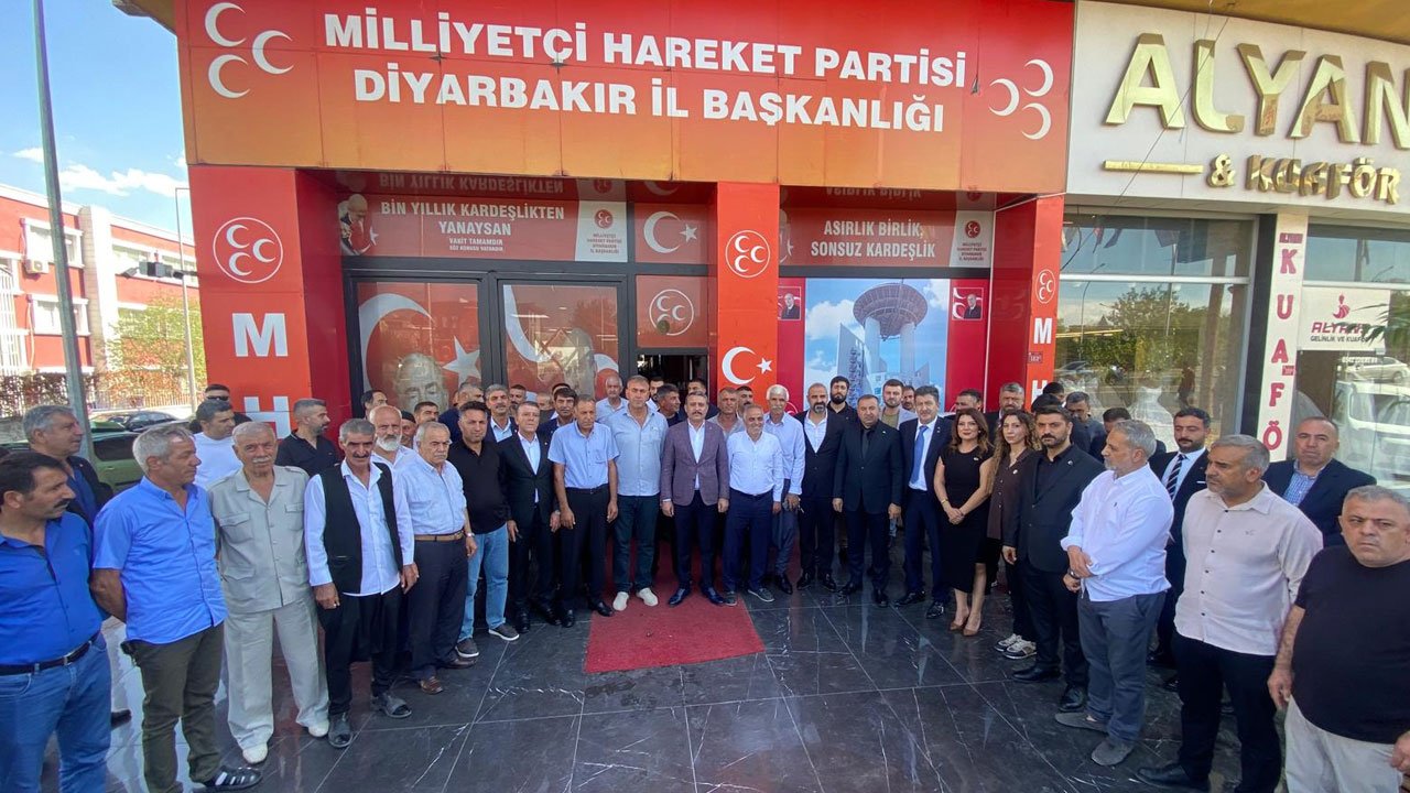 Diyarbakır'da MHP'ye toplu katılım! 250 kişi birden partiye geçti