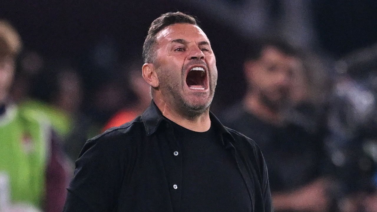 Galatasaray'da Okan Buruk kırmızı kart gördü