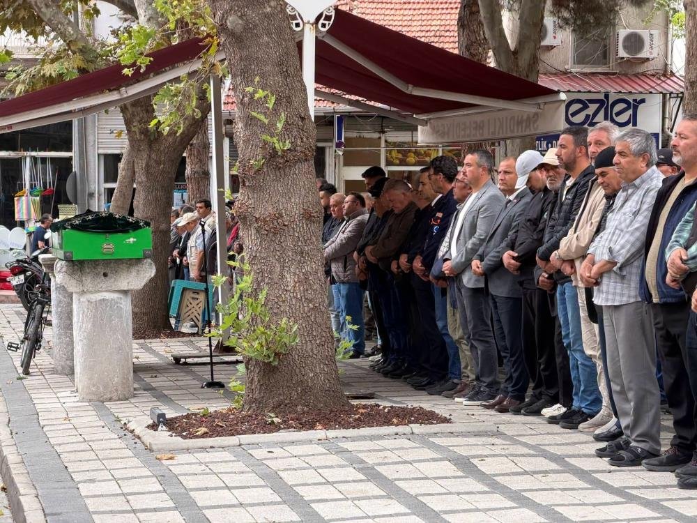 Hayatı boyunca girdiği 19 seçimi de kaybeden Menderes Koçaktan acı haber