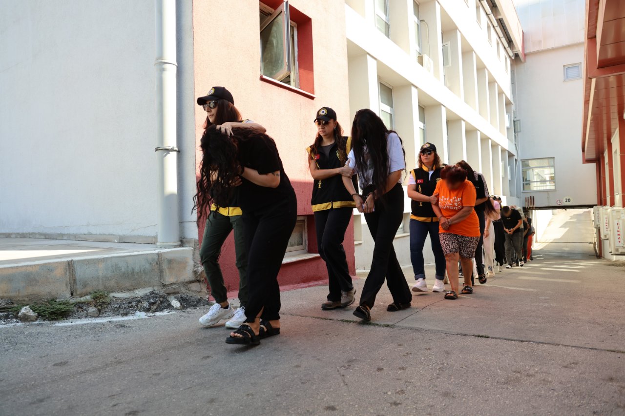 Masaj görünümlü fuhuş bataklığı! 210 milyon liralık para trafiği ifşa oldu