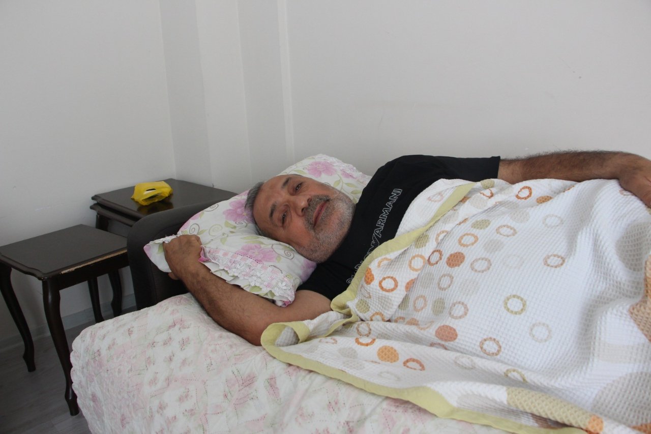 Bıçaklı saldırı sonrası kaçtı, polisi görünce “Oyun bitti” deyip teslim oldu