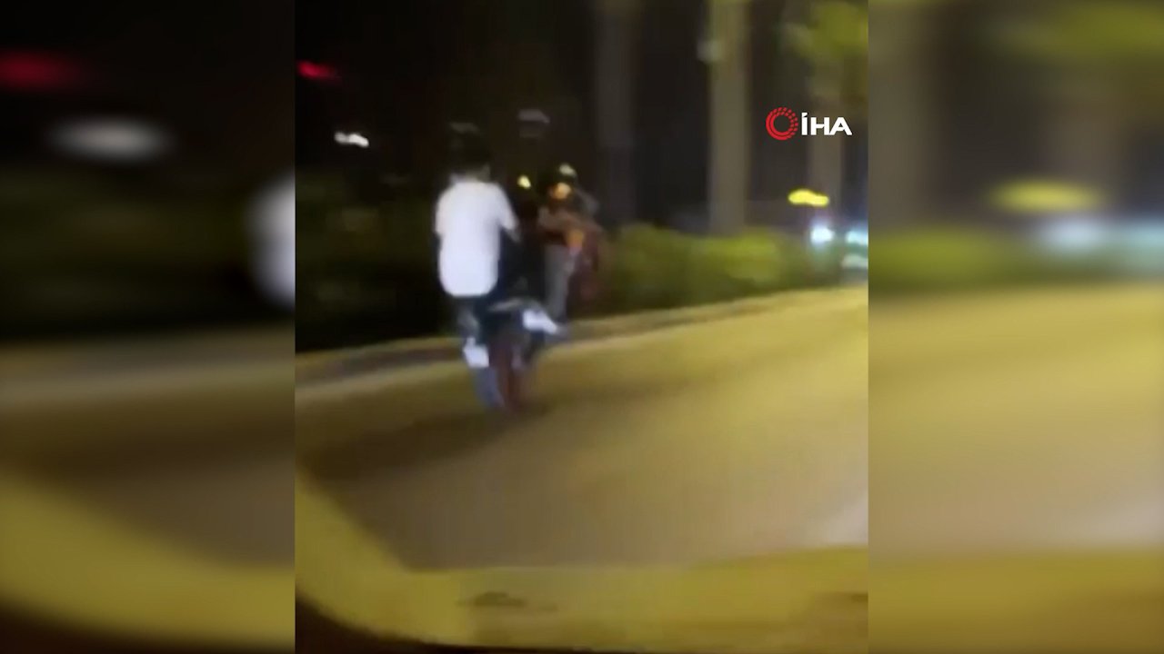 Hatay'daki motosikletli magandalar pes dedirtti! Trafiğin ortasında tehlikeli yolculuk