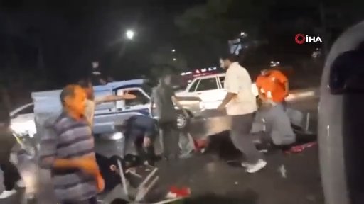 İranda korkunç olay! Hükümet destekçilerinin arasına araç daldı: Ölüler var