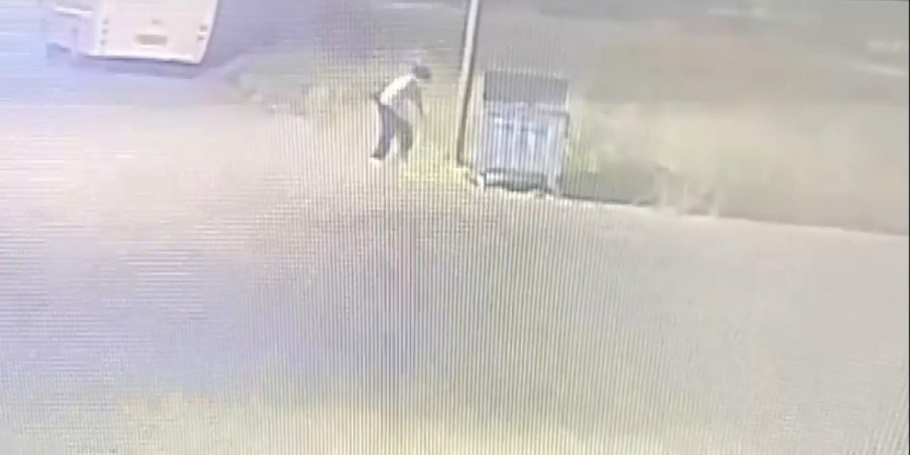 Kırşehir'de pes dedirten rahatlık! Önce ortalığı ateşe verdi, sonra oturup itfaiyeyi izledi