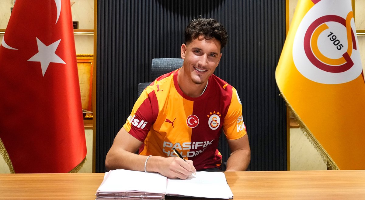 Deniz Gül, Galatasaray ile 5 yıllık sözleşme imzaladı.