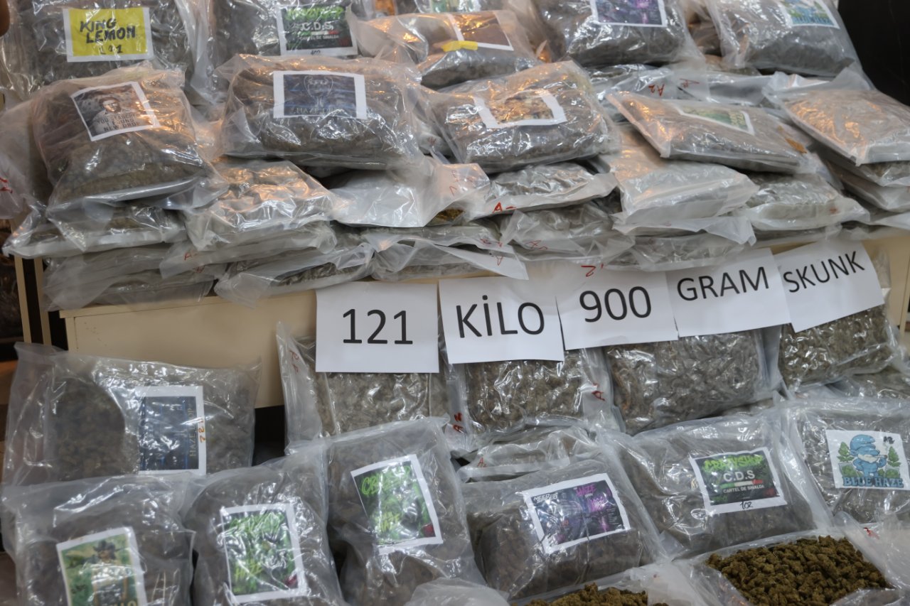 Romanya plakalı tırda yakalandı! Türkiye'ye getiriliyordu: 121 kilo 900 gram