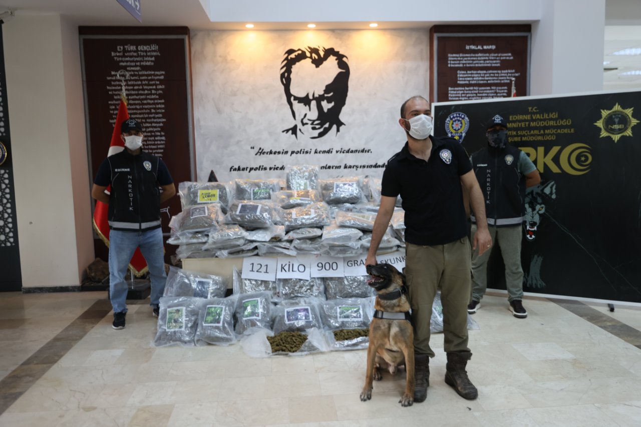 Romanya plakalı tırda yakalandı! Türkiye'ye getiriliyordu: 121 kilo 900 gram