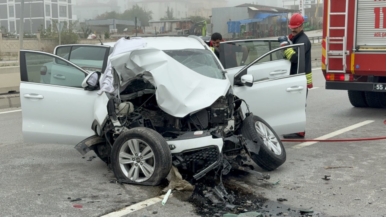 Samsunda yön direğine çarpan araçta 1 kişi öldü, 3 kişi yaralandı
