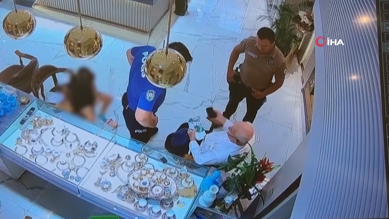 'Savcıyım' diyerek altınlarını istediler! Esnafın dikkati 81 yaşındaki vatandaşı ipten aldı