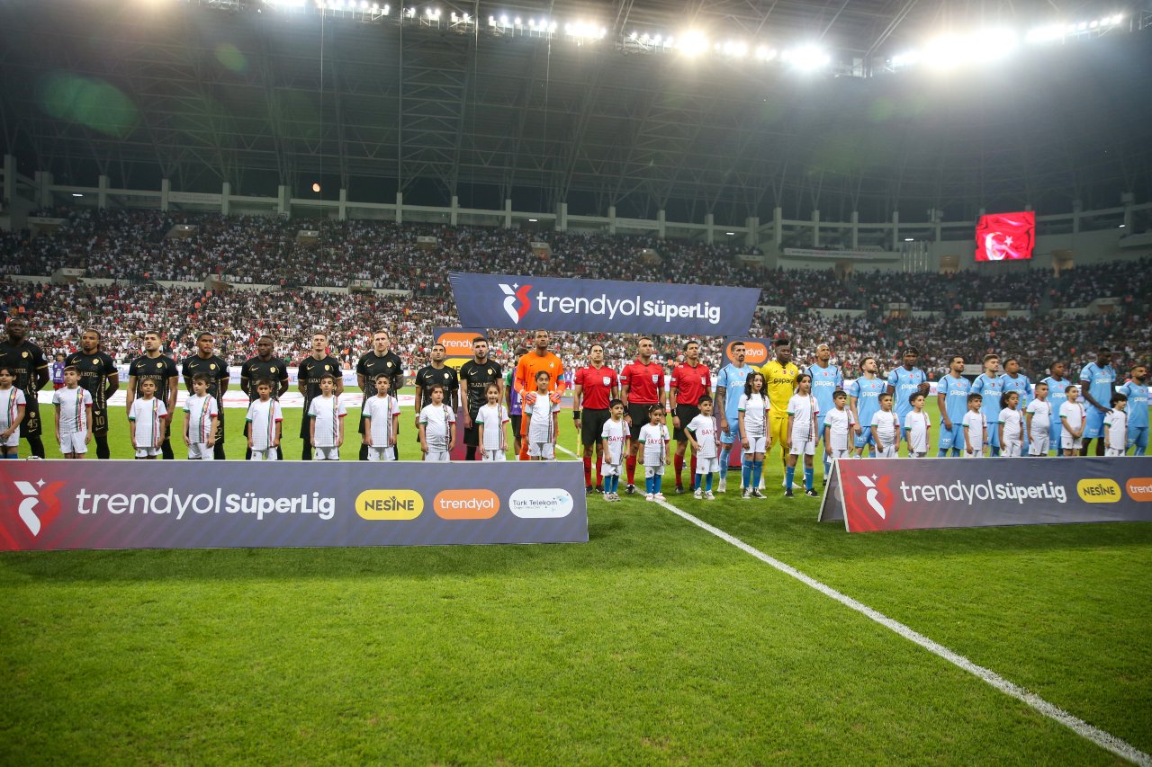 Trabzonspor, Süper Lig'de çıktığı 3 maçta 1 galibiyet, 1 beraberlik ve 1 yenilgi aldı.
