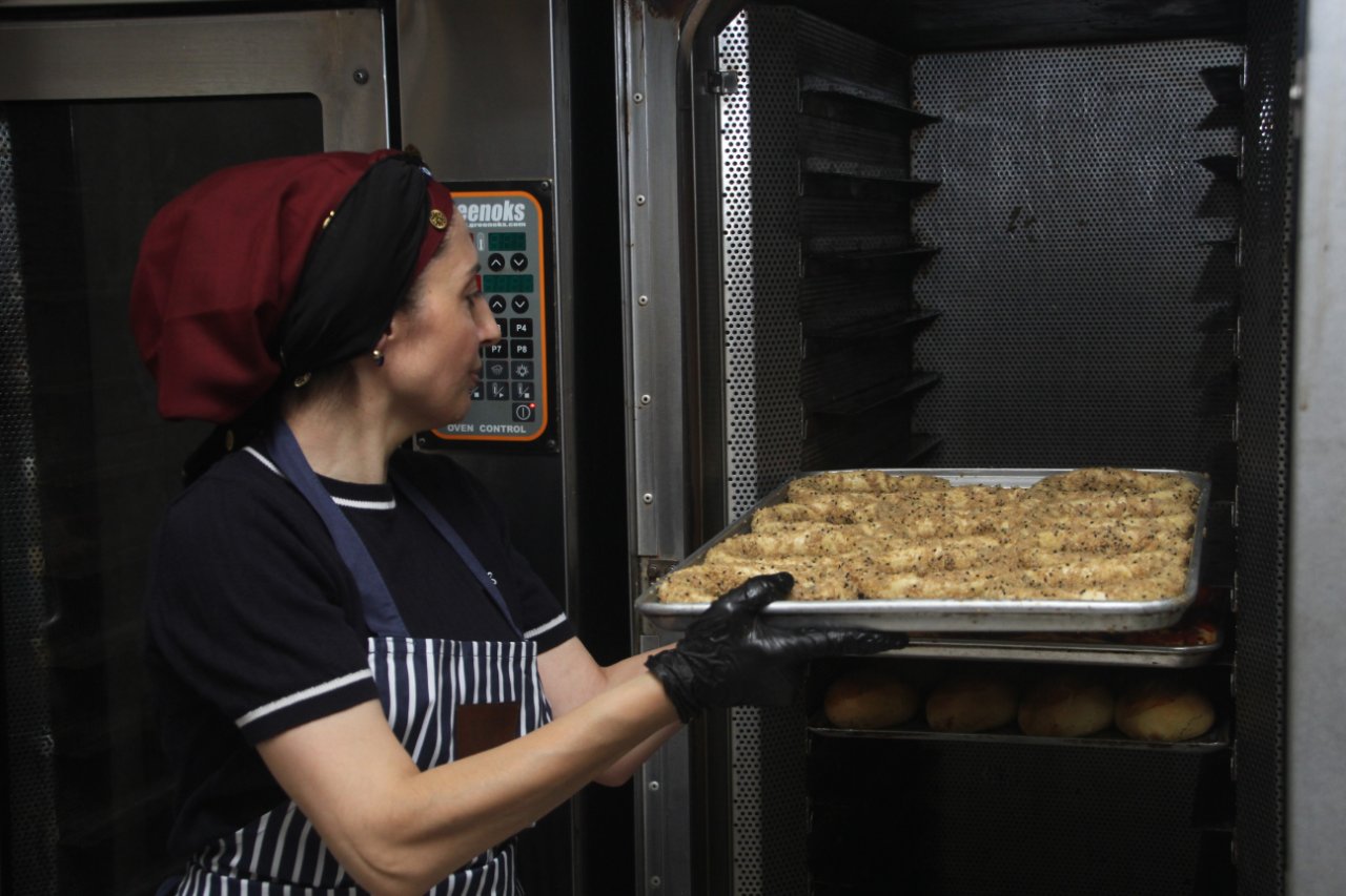 Eşi benzeri olmayan lezzet! Tadına bakan inanamıyor! Pilav, baklava, dondurma derken hamsinin şimdi de simidi çıktı!