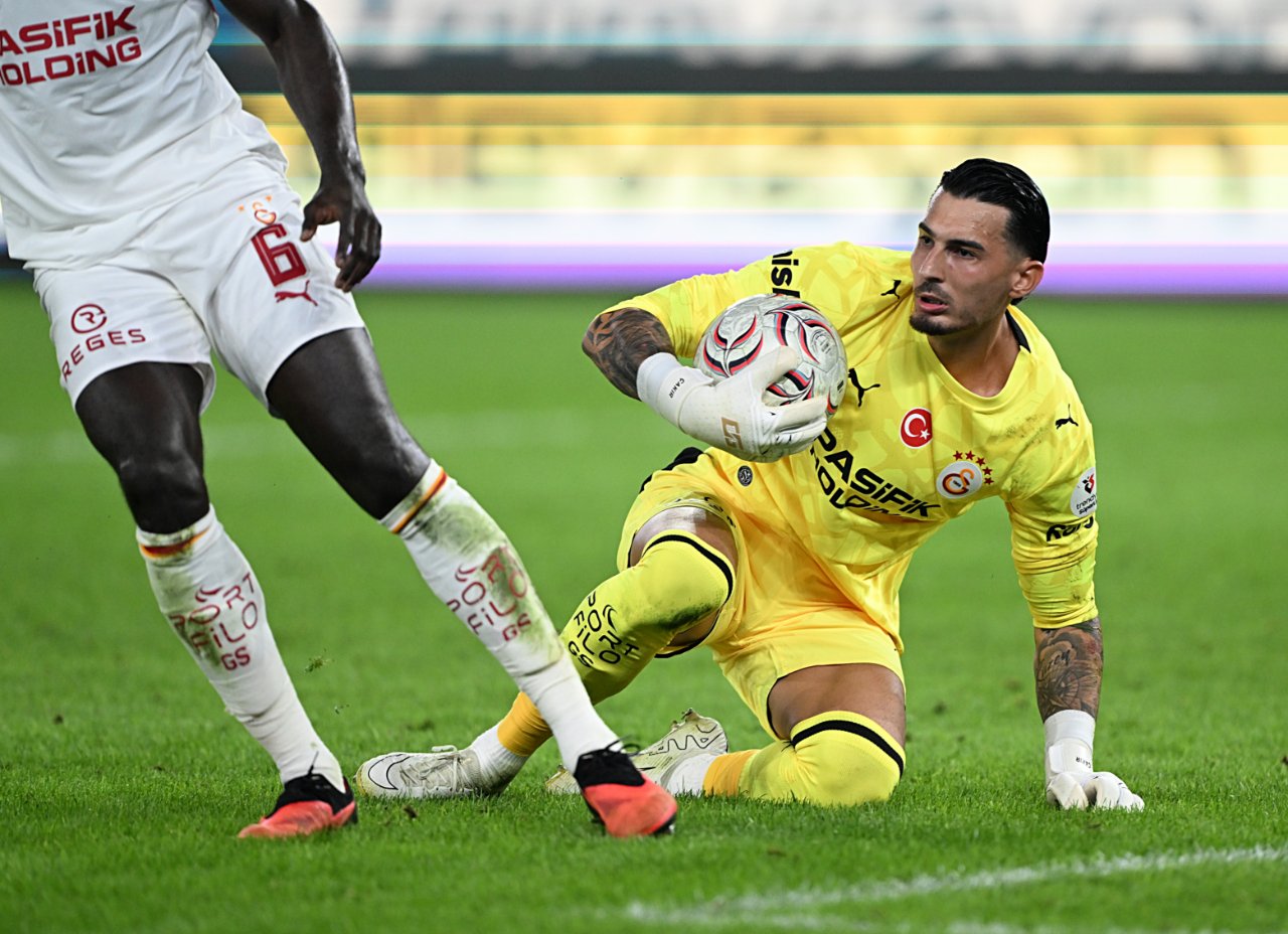Galatasarayda 60 yıl sonra bir ilk! Savunma alarm veriyor