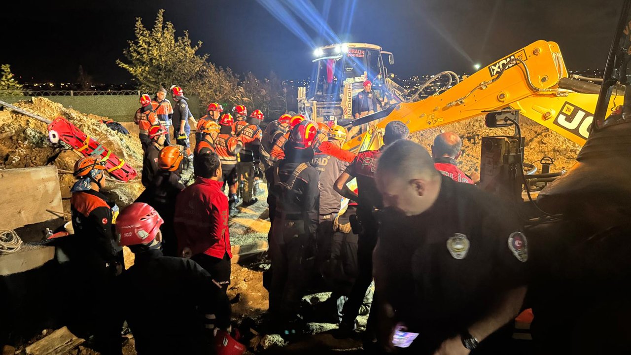 İstanbul'da göçük altında kalan 2 işçiden biri hayatını kaybetti