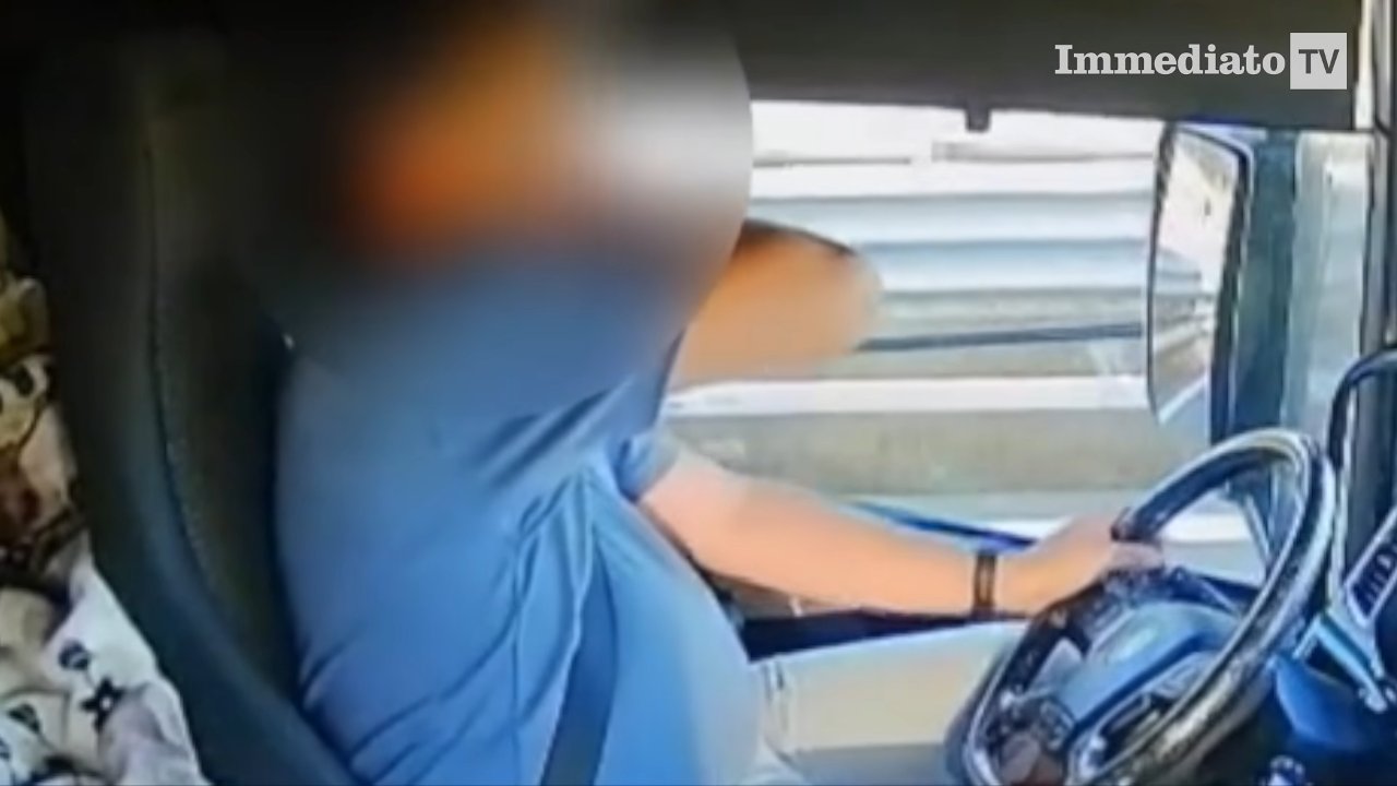 İtalyada Türk tırına silahlı pusu! Şoför böyle direndi