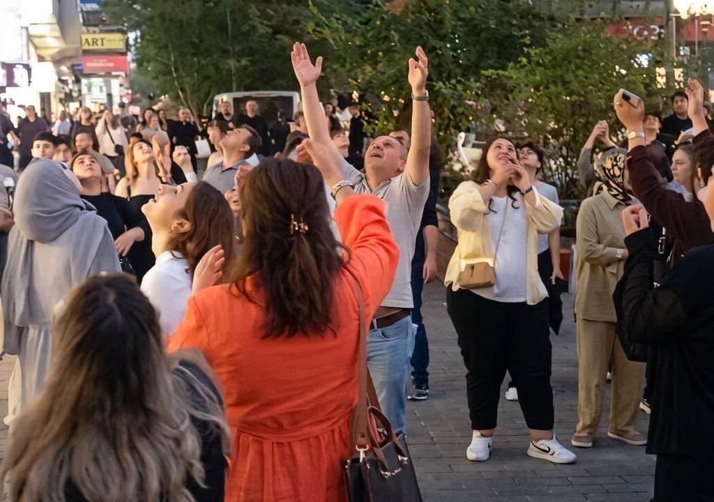 Klip çekiminde binadan para atıldı, vatandaşlar birbiriyle yarıştı! O anlar kamerada