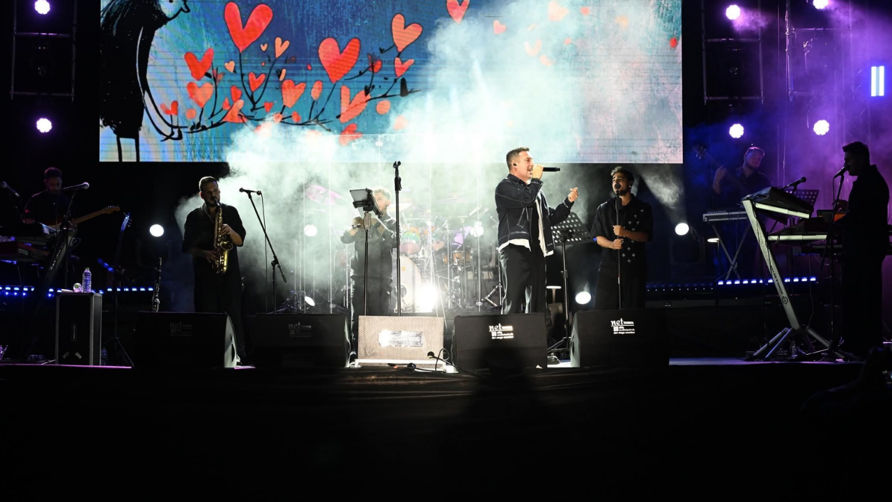 Oğuzhan Koçtan konserinde sigara içen kişiye sert çıkış: Buranın ağası sen misin