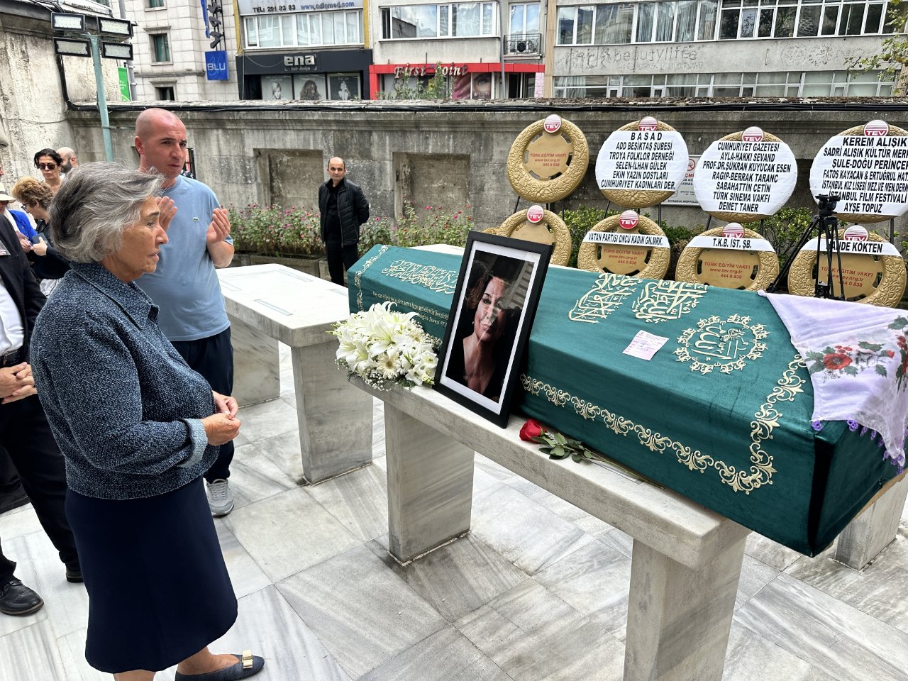 Oyuncu Gülsen Tuncere son veda! Acılı eşinden yürek burkan veda: Hayatımın kaybı