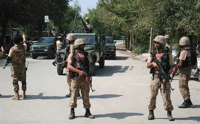 Pakistanda rehine operasyonu! 5 militan öldürüldü, 23 kişi kurtarıldı