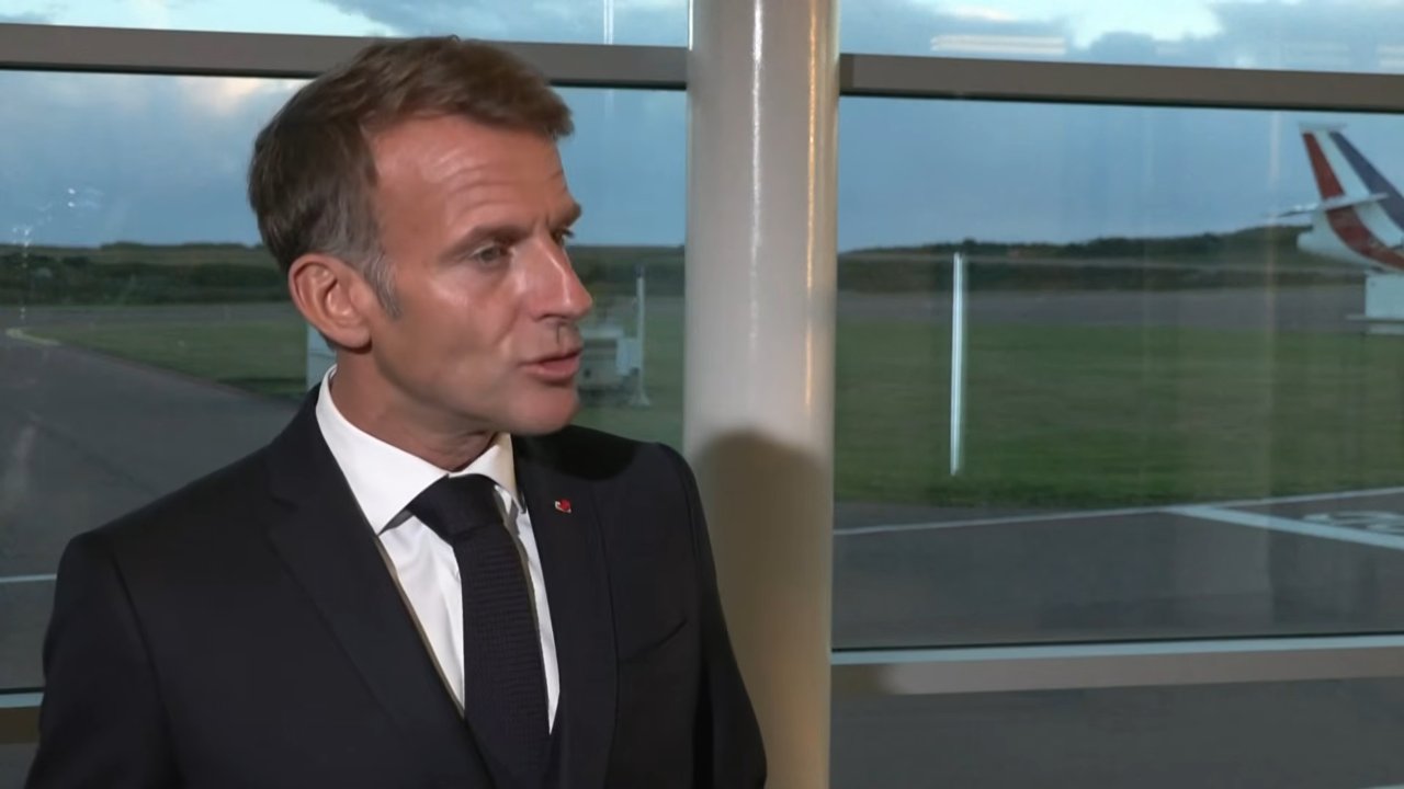 Trumpın haritasına Macrondan olay cevap!  İnsanların tuhaf fikirleri var diye...