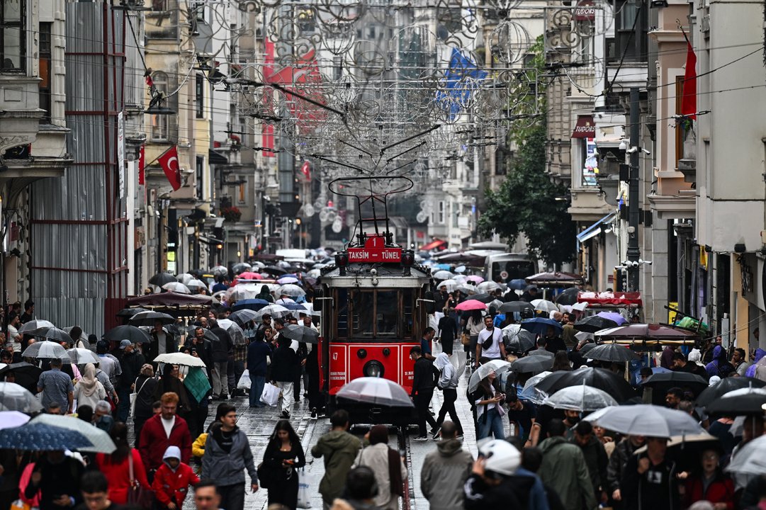 Yaz havası bitiyor: Sıcaklıklar sert düşecek, sağanak geliyor! Meteoroloji gün gün açıkladı