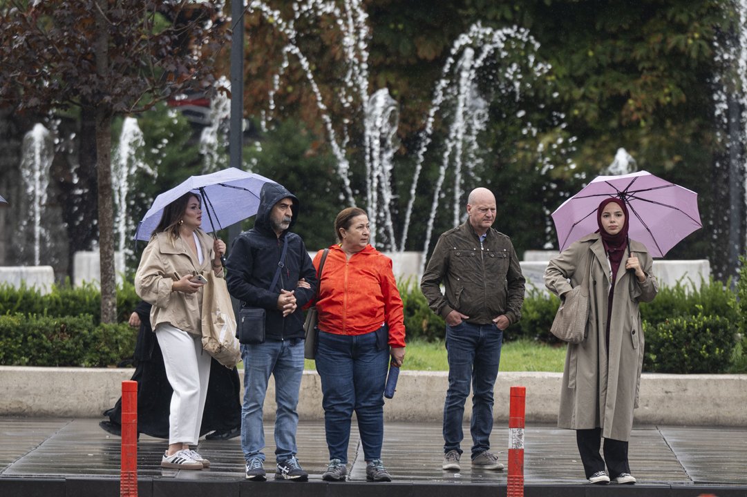 Yaz havası bitiyor: Sıcaklıklar sert düşecek, sağanak geliyor! Meteoroloji gün gün açıkladı