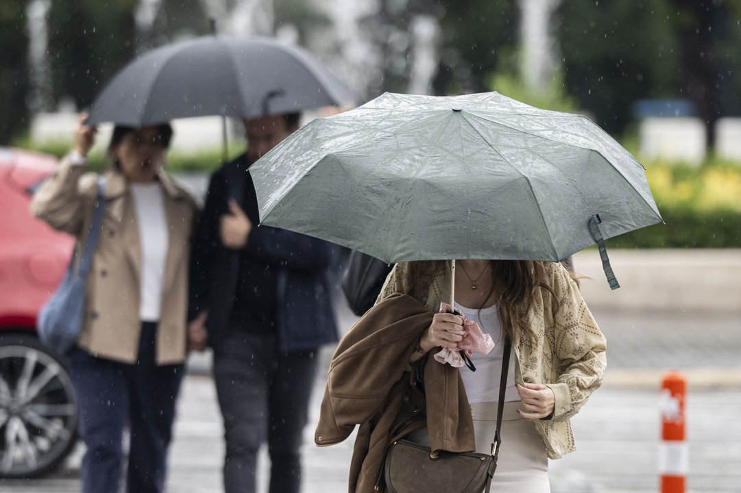 Yaz havası bitiyor: Sıcaklıklar sert düşecek, sağanak geliyor! Meteoroloji gün gün açıkladı
