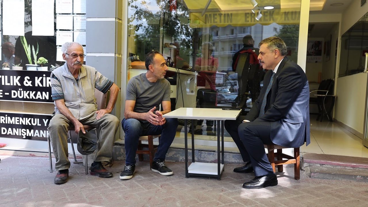 Bakan Çiftçi yıllar sonra öğrenci olduğu sokaklarda! Esnafla buluşup talepleri dinledi