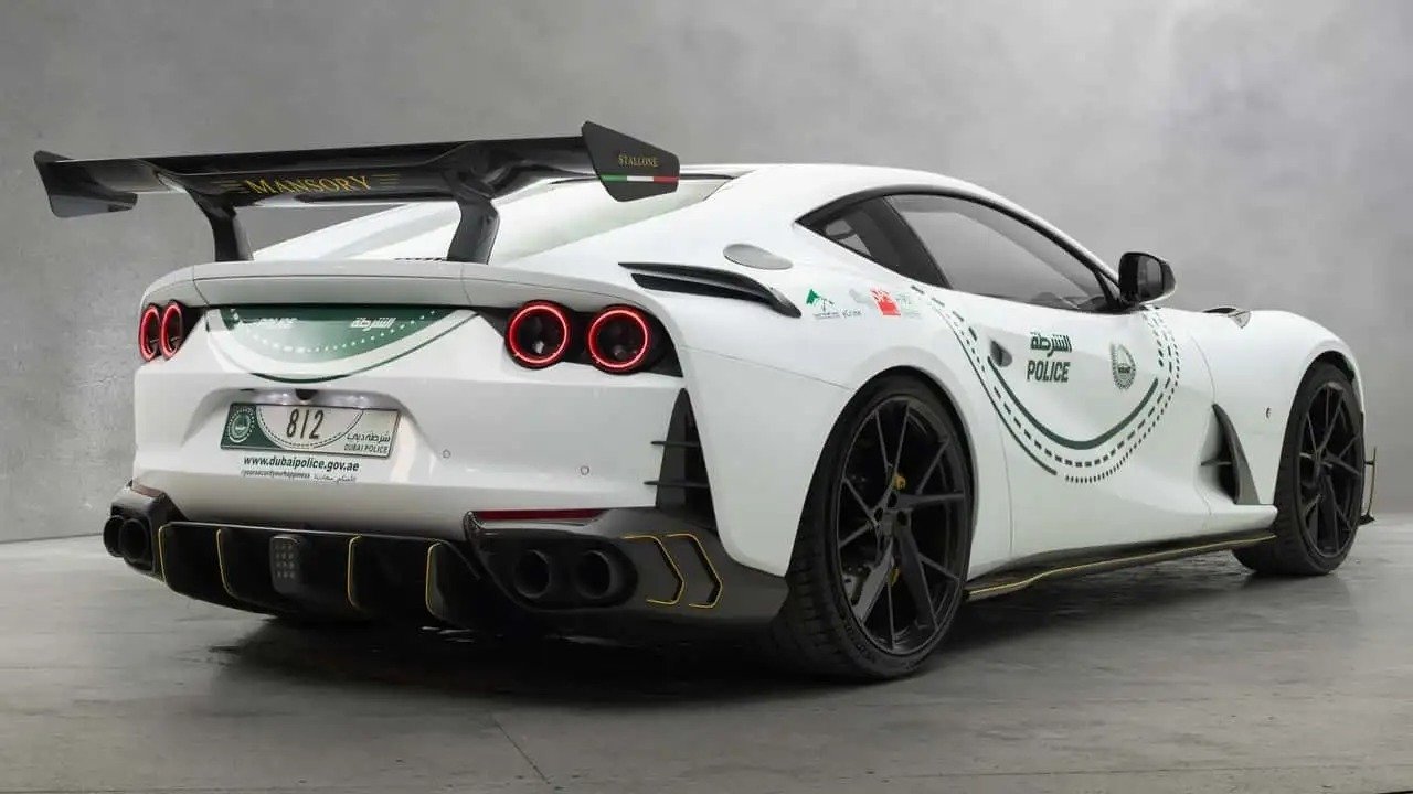 Dubai polisinin süper araç filosuna yeni model: 800 beygirlik Ferrari devriye gezecek