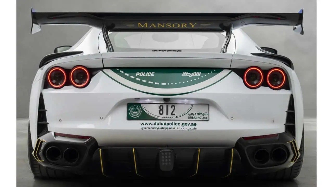 Dubai polisinin süper araç filosuna yeni model: 800 beygirlik Ferrari devriye gezecek