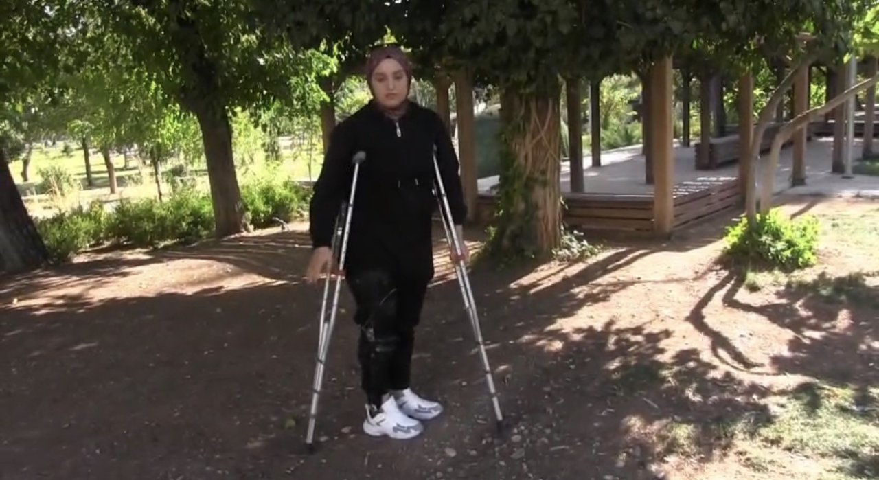 Hayat karartan ameliyat! 20 yaşında oldu 10 yıldır savaşıyor: Gençliğim heba oldu