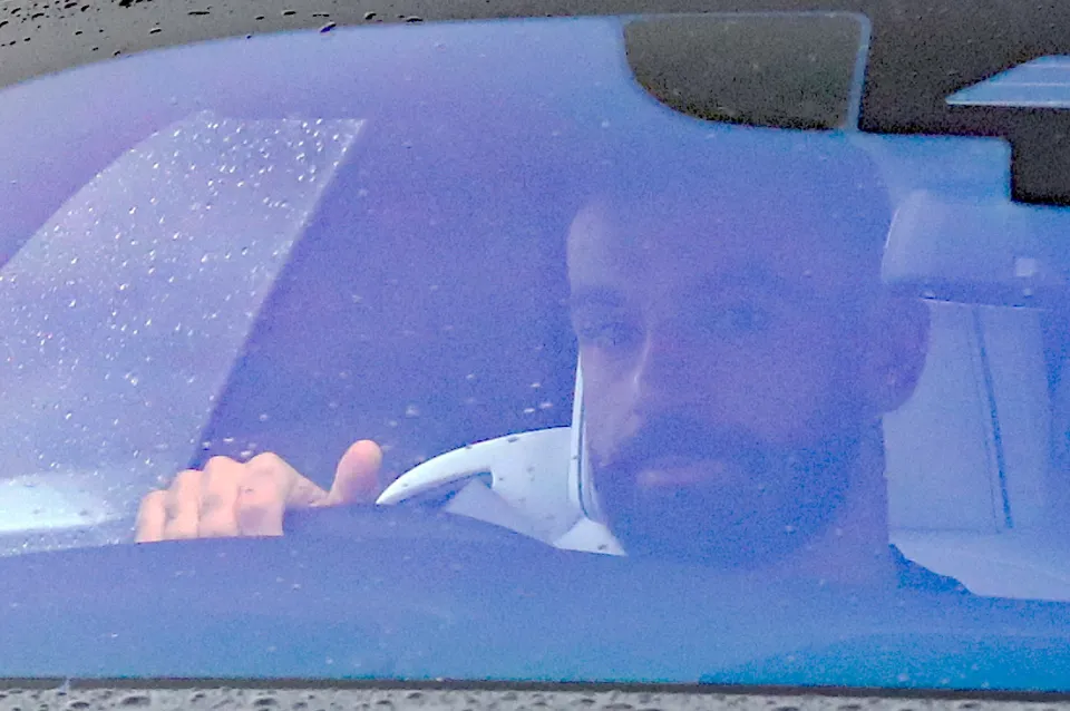 Salah, elektrikli Spectre'nin mobil hız kamerasına yakalandığı sırada direksiyon başında kimin olduğunu polise bildirmedi. Fotoğraf: mancpicss66