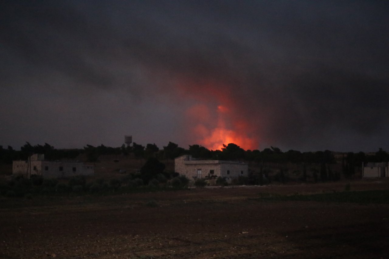 Suriyenin Halep kentinde askeri sahada patlama! Yaralılar var
