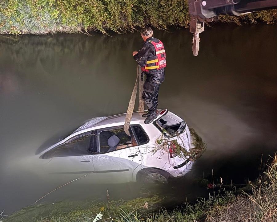 Tokatta sulama kanalına devrilen otomobilde can pazarı: 2 kişi öldü