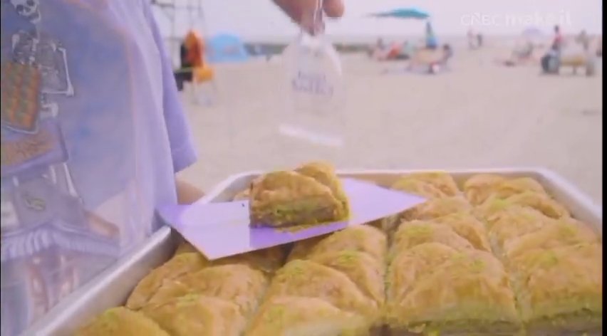 3 tepsiyle başladı, şimdi dünya tanıyor! Gaziantep’ten geliyor, paraya para demiyor: İşte New York’un ‘Baklava Adam’ı