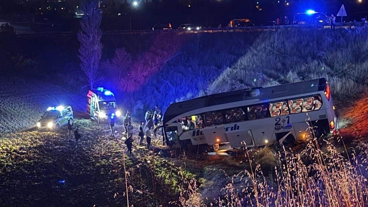 Amasya'da can pazarı! Yolcu otobüsü şarampole uçtu, çok sayıda yaralı var