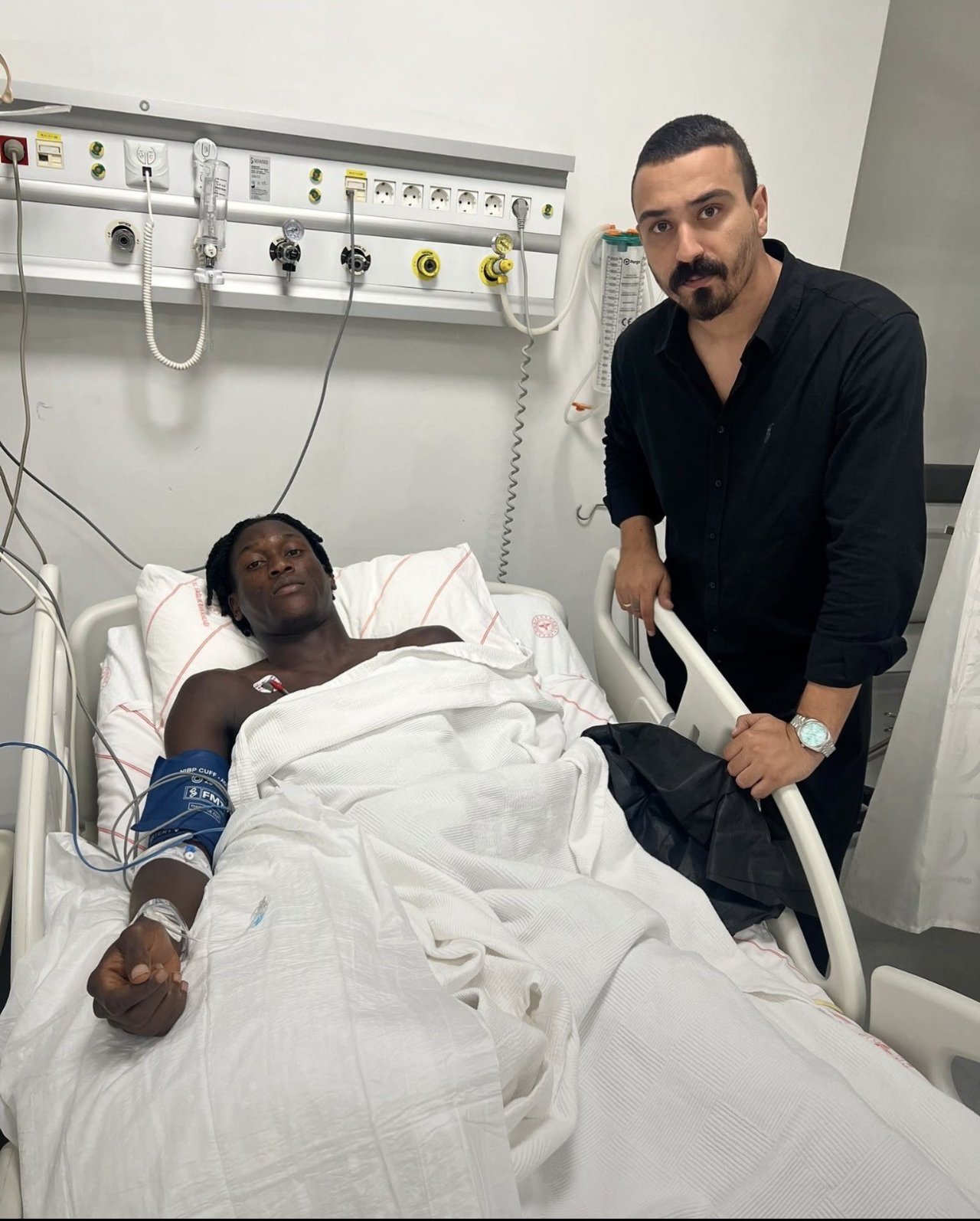 Elvin Mendy, Manisa Şehir Hastanesi’nde tedavi gördü.