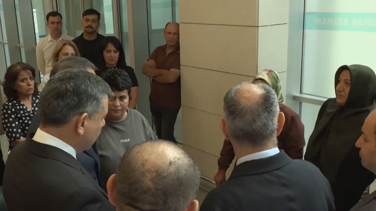 Bakan Çiftçi, okul saldırısında yaralanan öğrencileri hastanede ziyaret etti