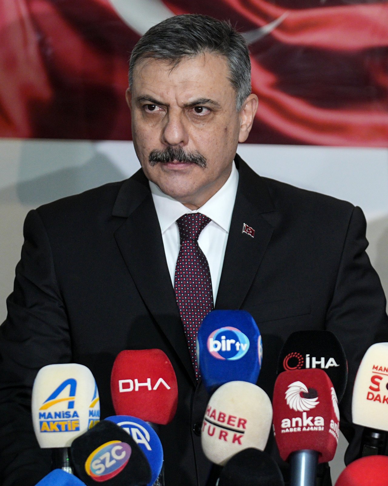 Bakan Çiftçi, okul saldırısında yaralanan öğrencileri hastanede ziyaret etti