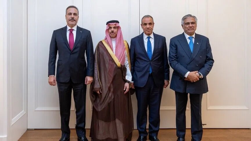 Bakan Fidandan New Yorkta diplomasi trafiği: Samimi kareler sosyal medyada gündem oldu