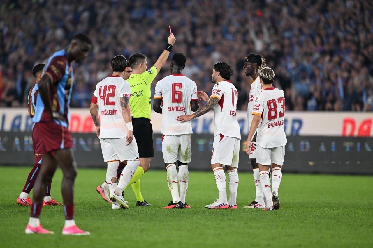 Lesley Ugochukwu, Trabzonspor-Galatasaray maçında kırmızı kart gördü.